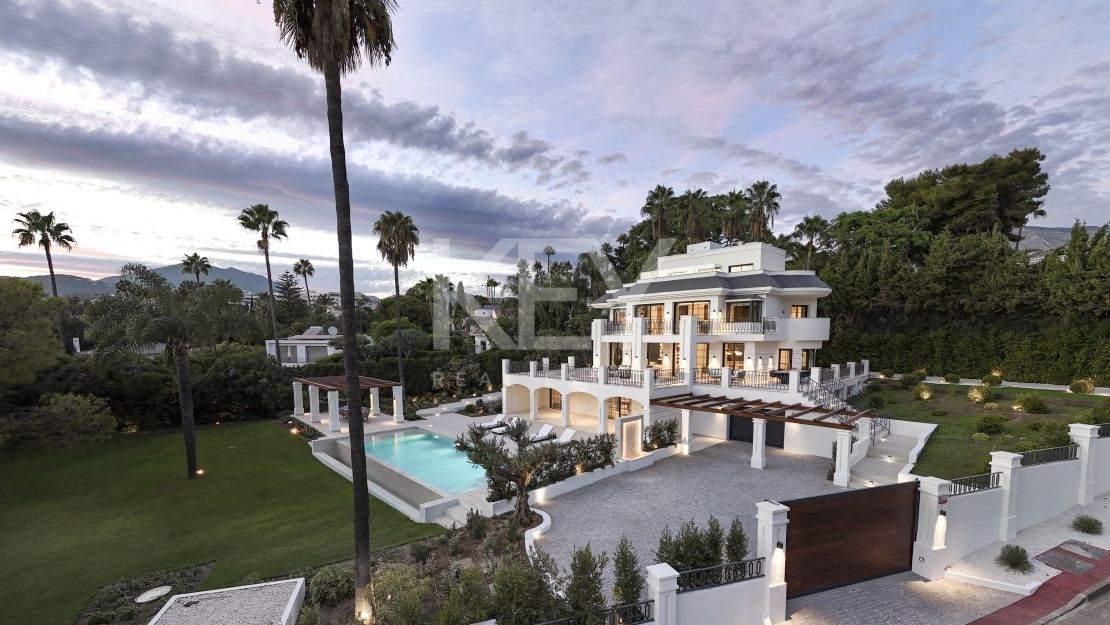 Современная вилла-шедевр с видом на гольф в Нуэва Андалусия