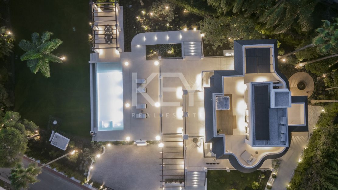 Современная вилла-шедевр с видом на гольф в Нуэва Андалусия