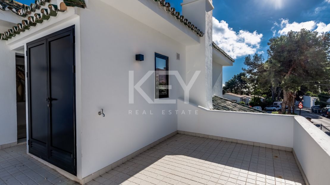 Современная вилла рядом с удобствами в Нуэва Андалусия