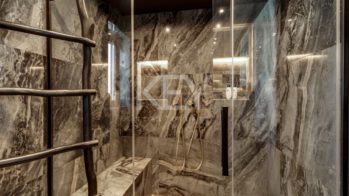 Современная вилла рядом с удобствами в Нуэва Андалусия