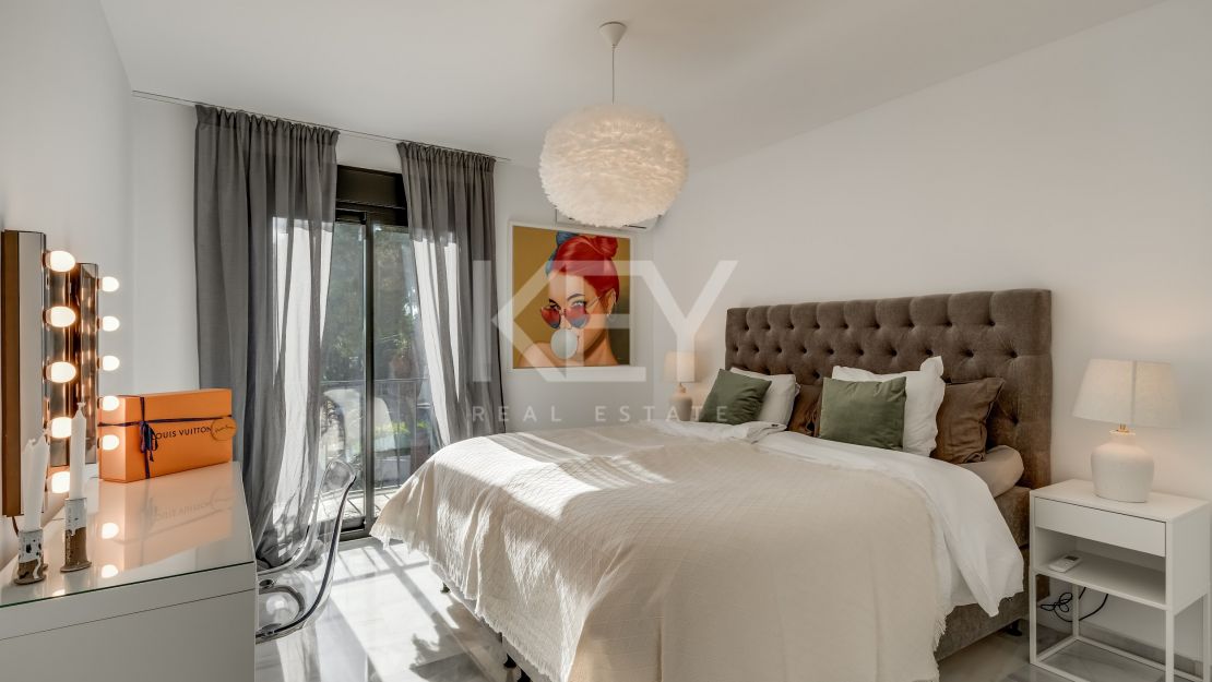 Современная вилла рядом с удобствами в Нуэва Андалусия