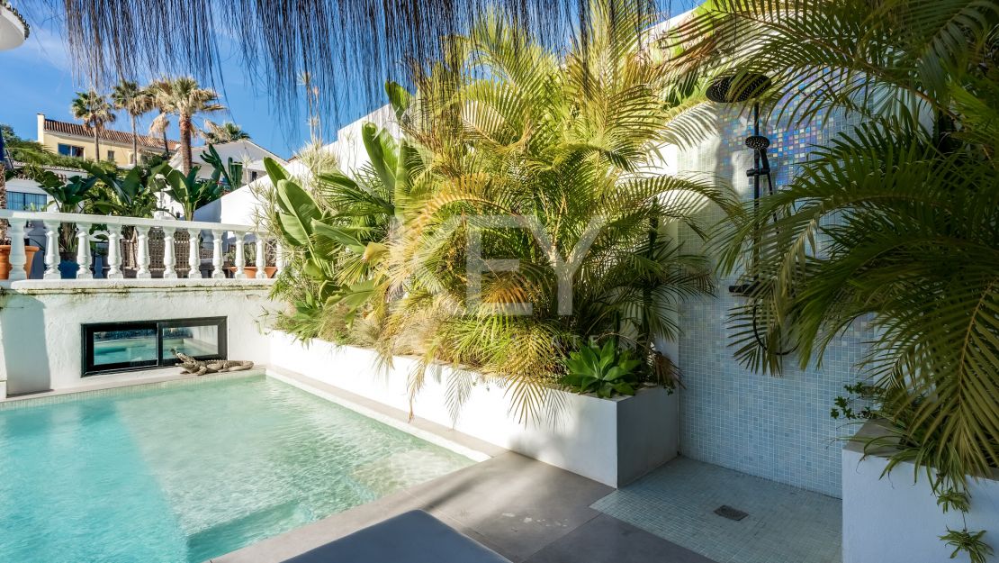 Современная вилла рядом с удобствами в Нуэва Андалусия