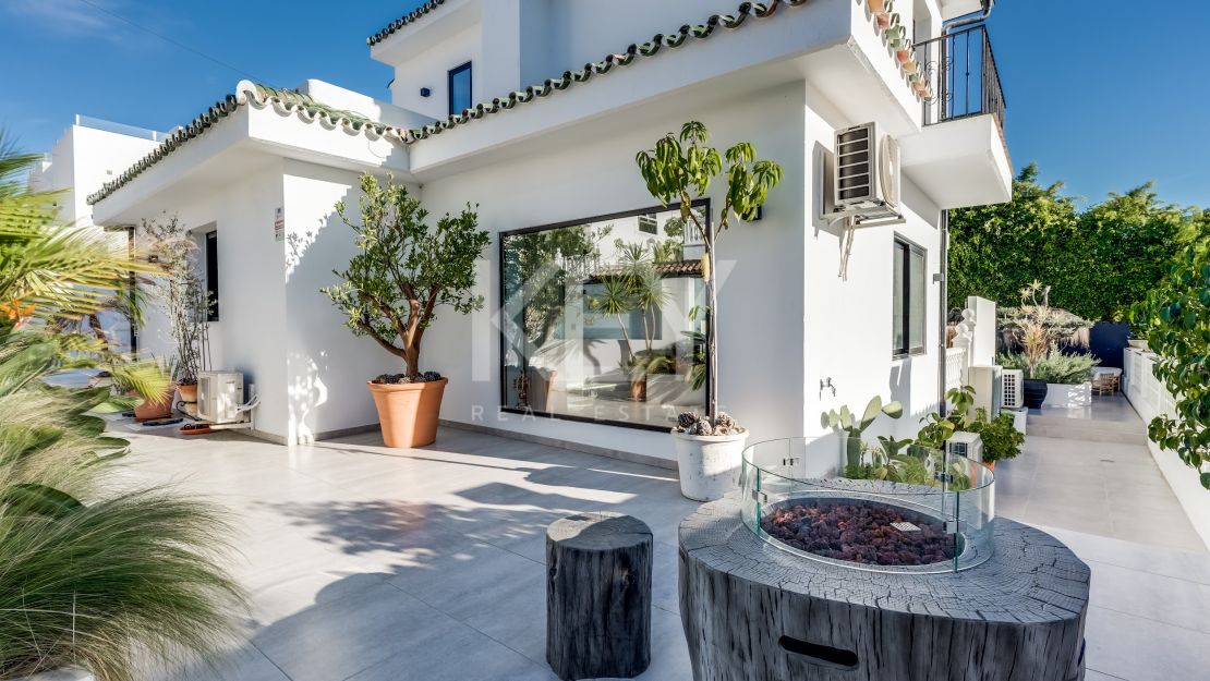 Современная вилла рядом с удобствами в Нуэва Андалусия