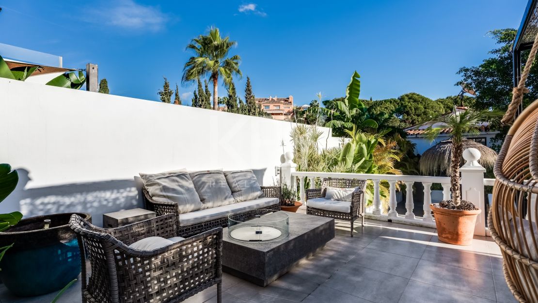 Современная вилла рядом с удобствами в Нуэва Андалусия