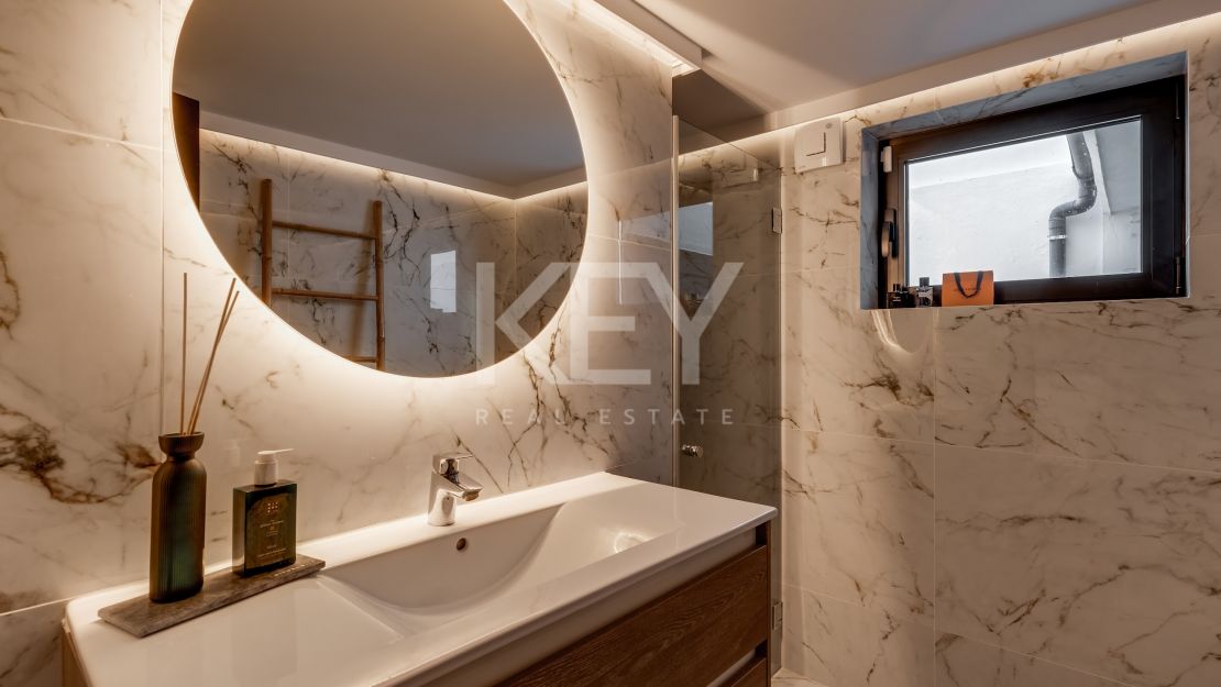 Современная вилла рядом с удобствами в Нуэва Андалусия