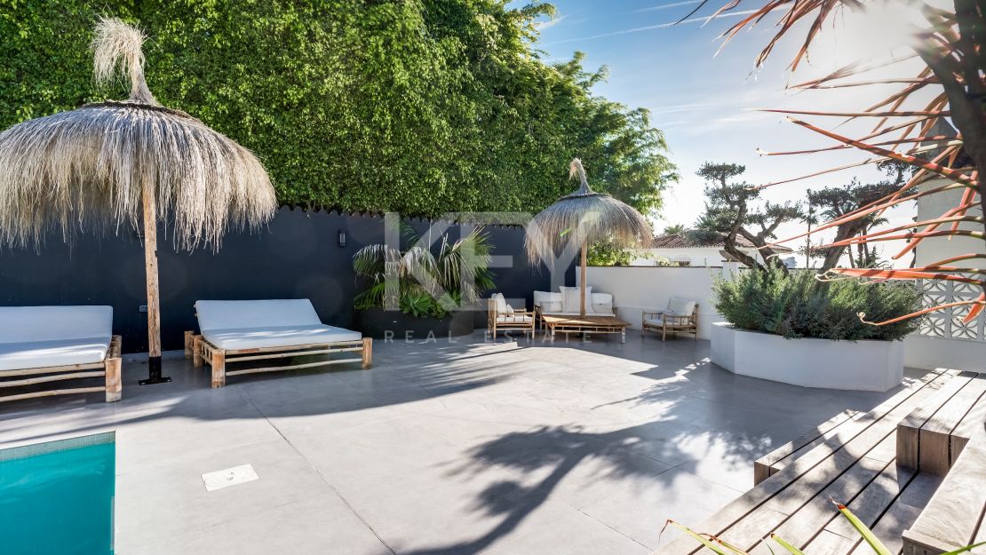 Современная вилла рядом с удобствами в Нуэва Андалусия