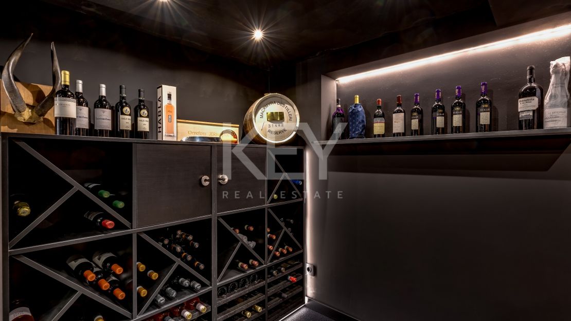 Современная вилла рядом с удобствами в Нуэва Андалусия