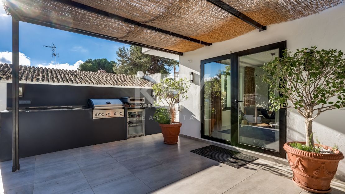 Современная вилла рядом с удобствами в Нуэва Андалусия