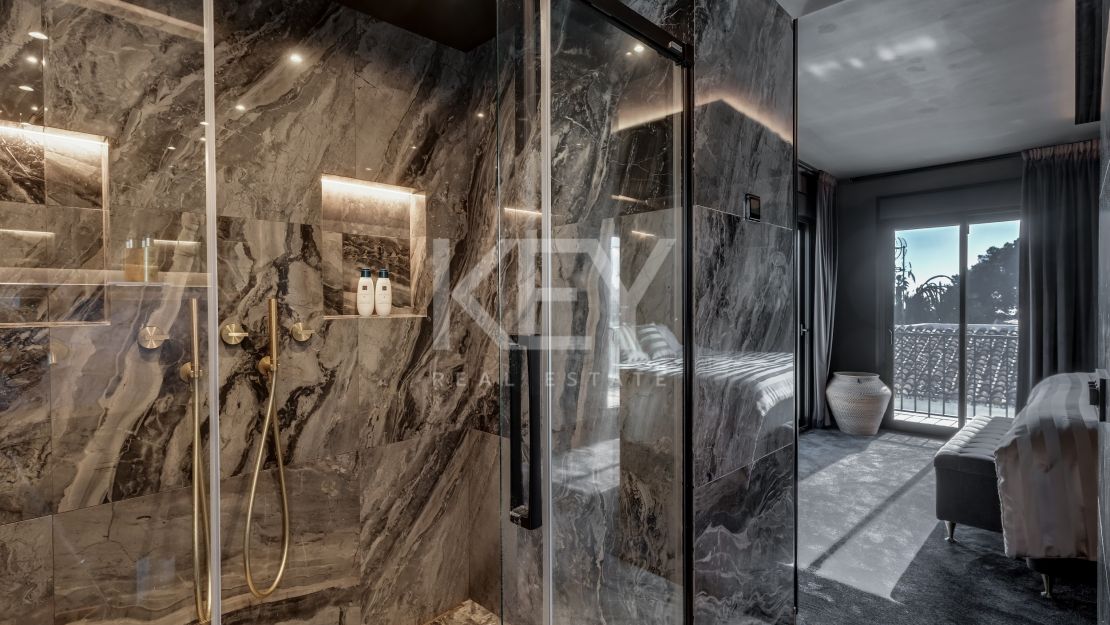 Современная вилла рядом с удобствами в Нуэва Андалусия