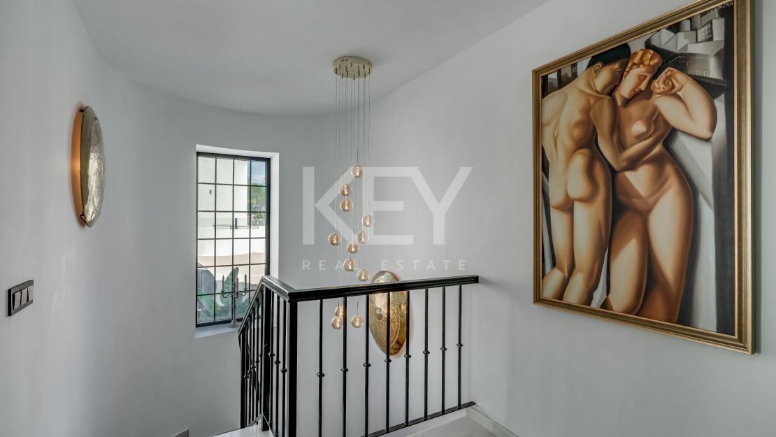 Современная вилла рядом с удобствами в Нуэва Андалусия