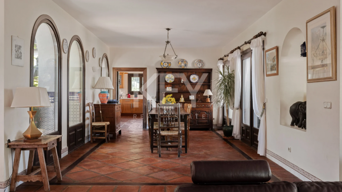 Andalusian finca with panoramic lake and mountain views near Marbella