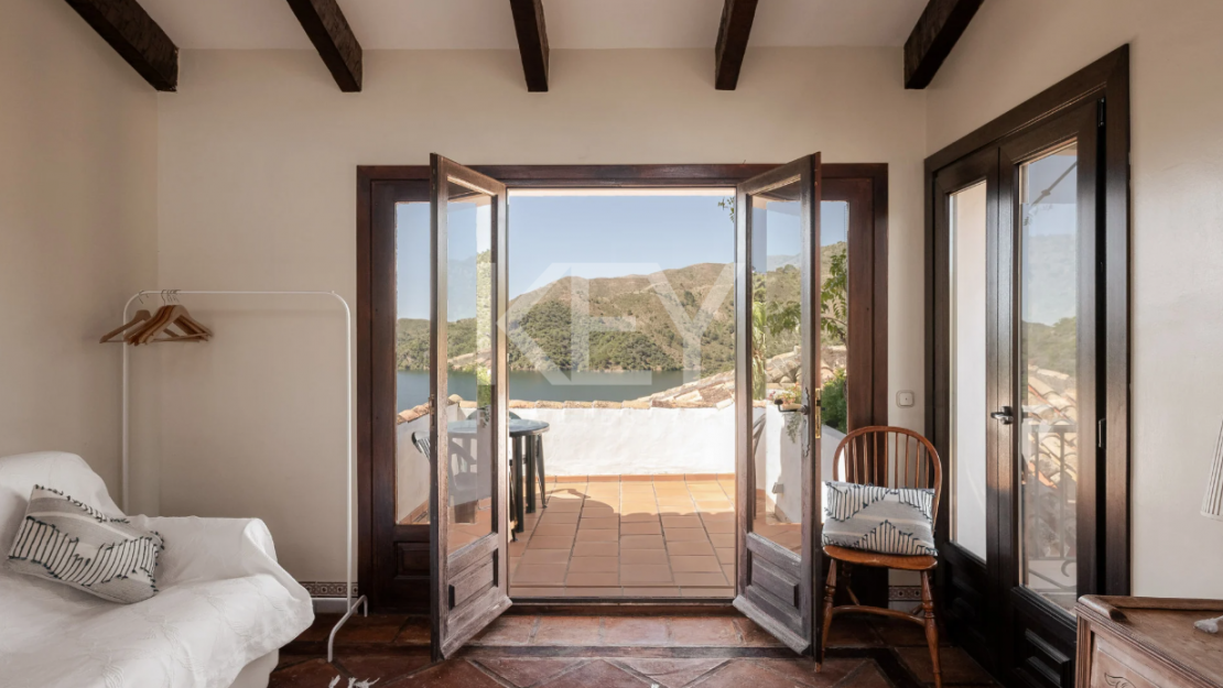 Andalusian finca with panoramic lake and mountain views near Marbella
