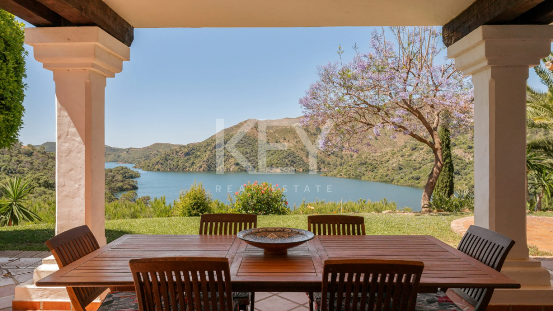 Andalusian finca with panoramic lake and mountain views near Marbella