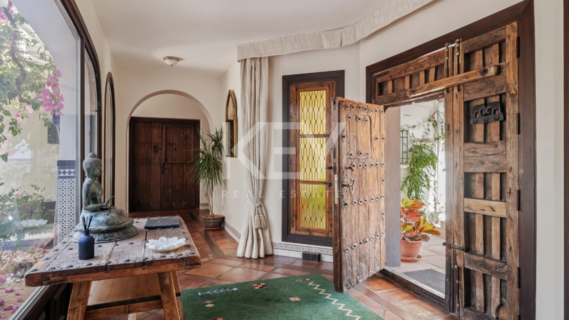 Andalusian finca with panoramic lake and mountain views near Marbella