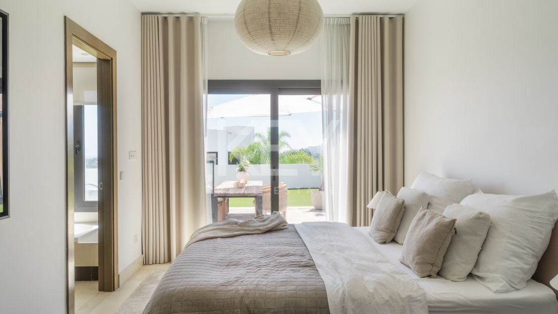 Modern villa with panoramic views in Benahavís