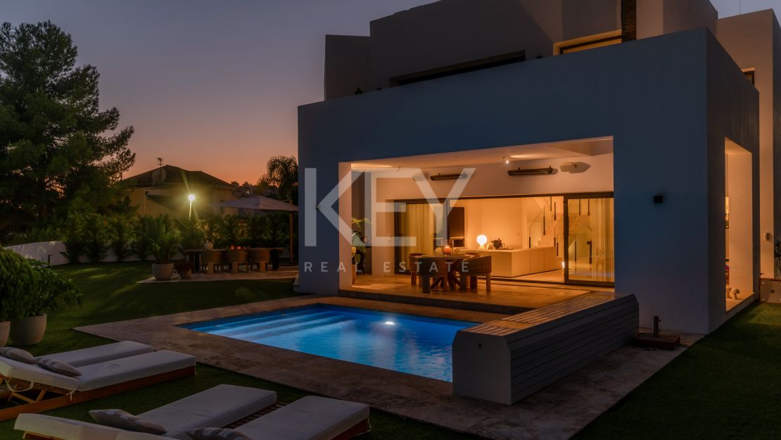 Modern villa with panoramic views in Benahavís