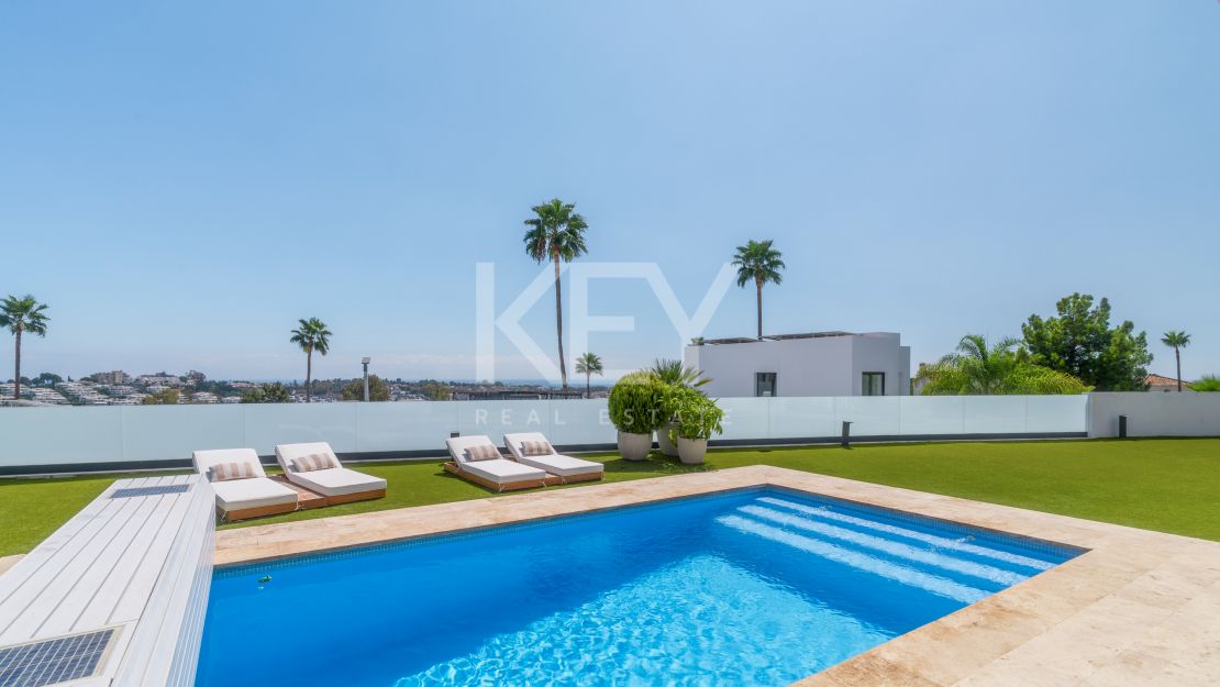 Modern villa with panoramic views in Benahavís