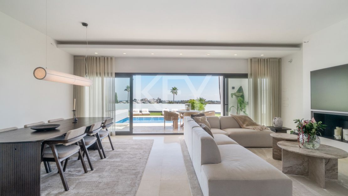 Modern villa with panoramic views in Benahavís