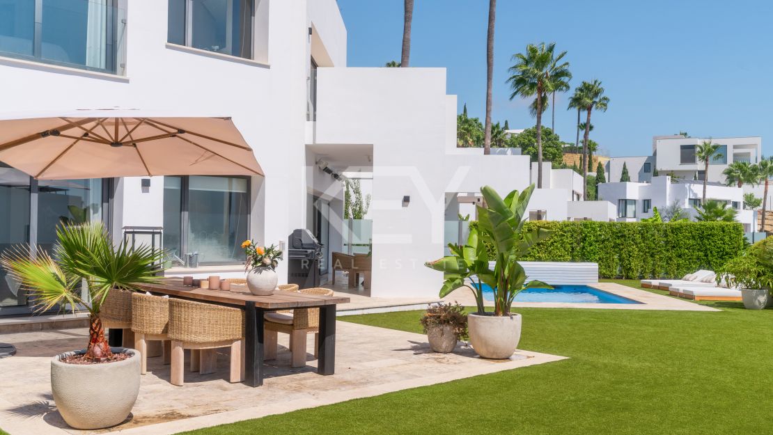 Modern villa with panoramic views in Benahavís