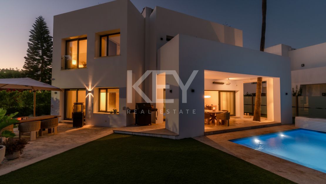 Modern villa with panoramic views in Benahavís