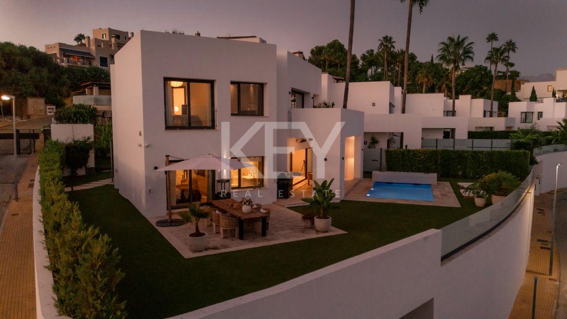 Modern villa with panoramic views in Benahavís