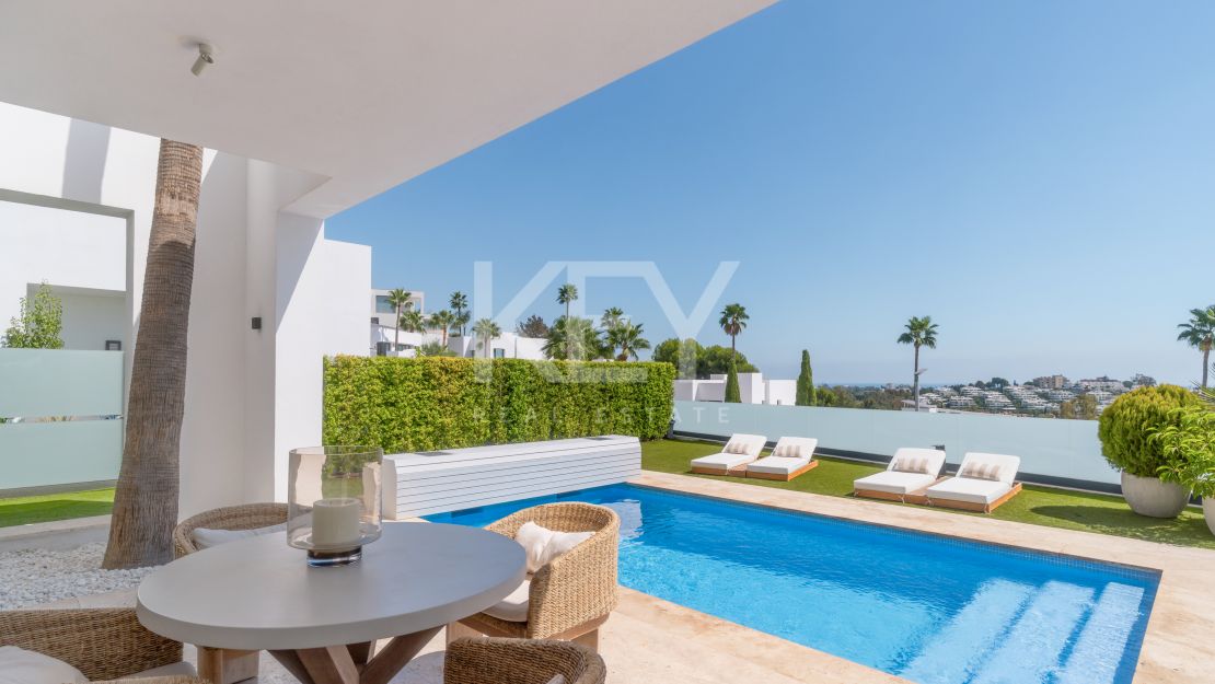 Modern villa with panoramic views in Benahavís
