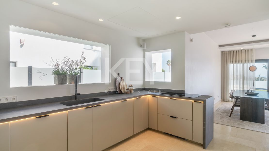 Modern villa with panoramic views in Benahavís