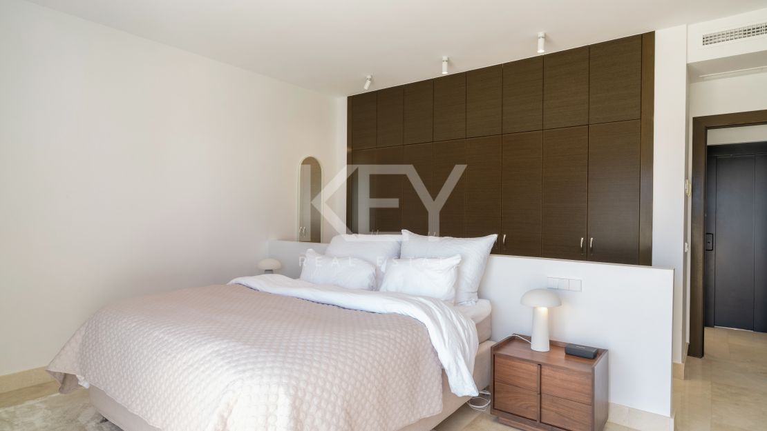 Modern villa with panoramic views in Benahavís