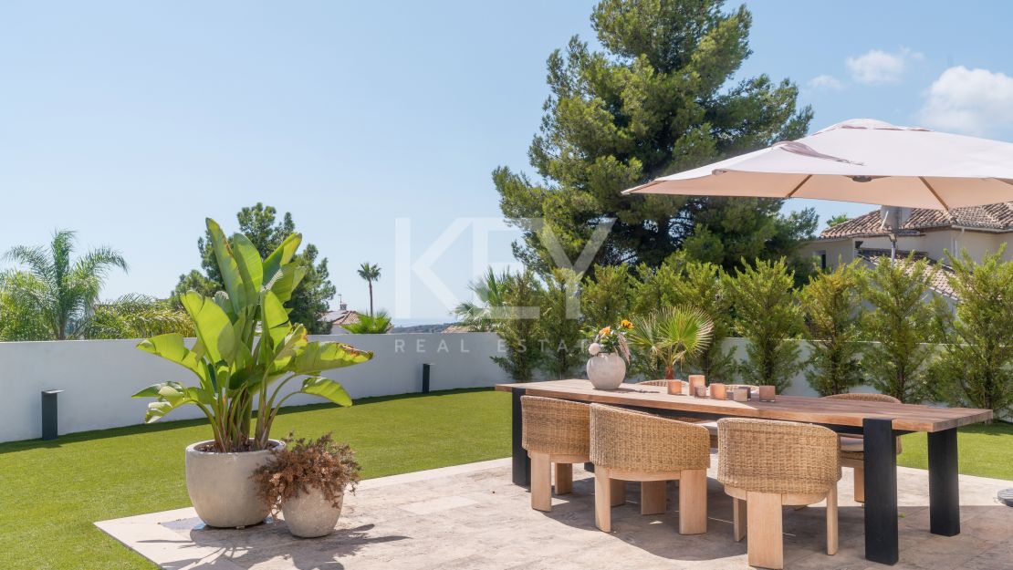 Modern villa with panoramic views in Benahavís