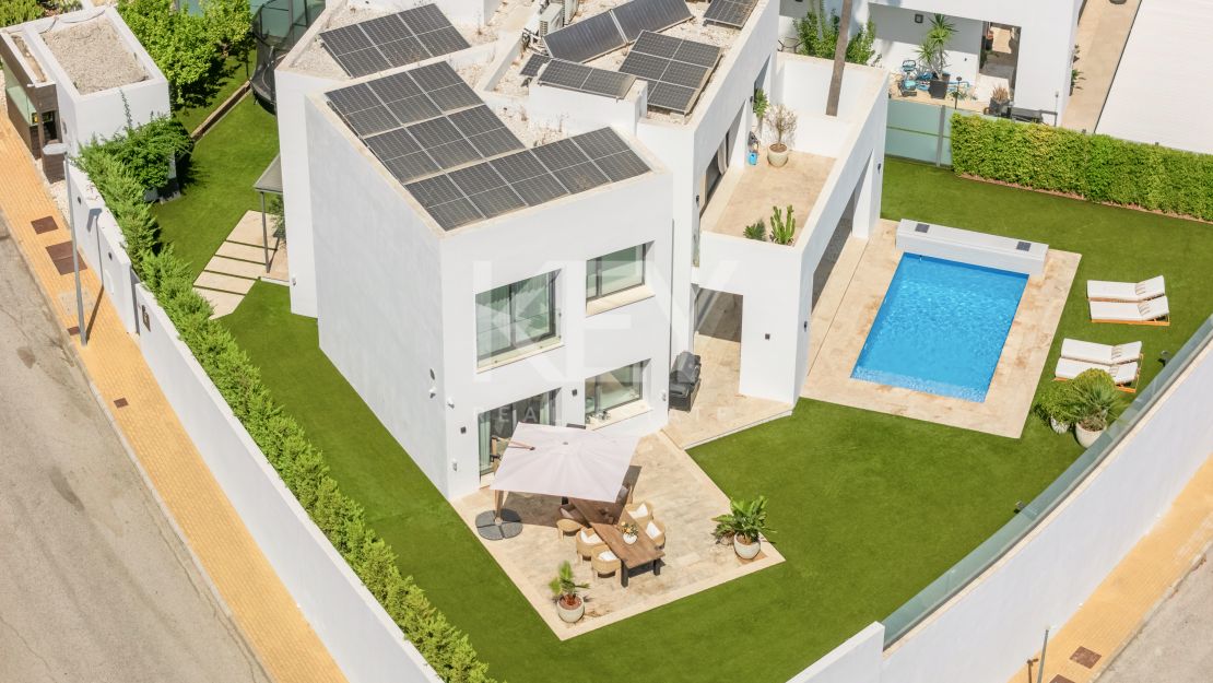 Modern villa with panoramic views in Benahavís