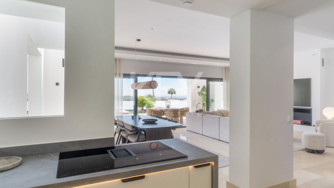 Modern villa with panoramic views in Benahavís