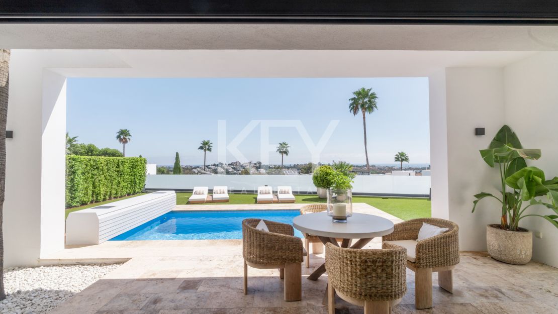 Modern villa with panoramic views in Benahavís