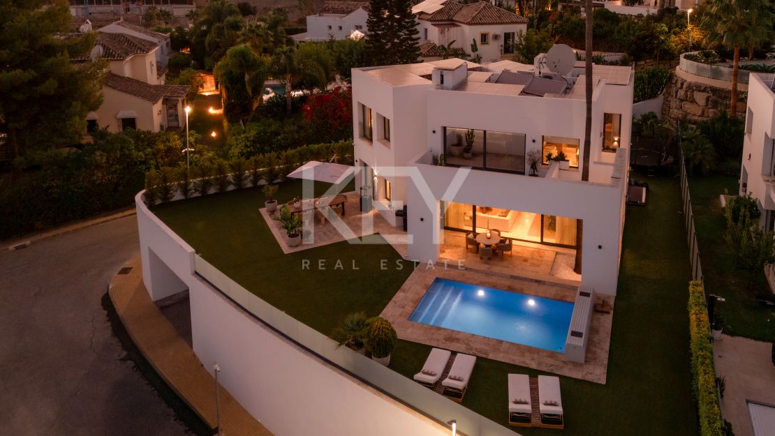 Modern villa with panoramic views in Benahavís