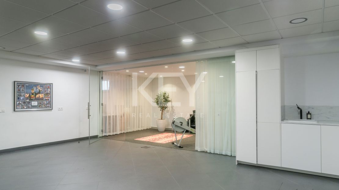 Modern villa with panoramic views in Benahavís