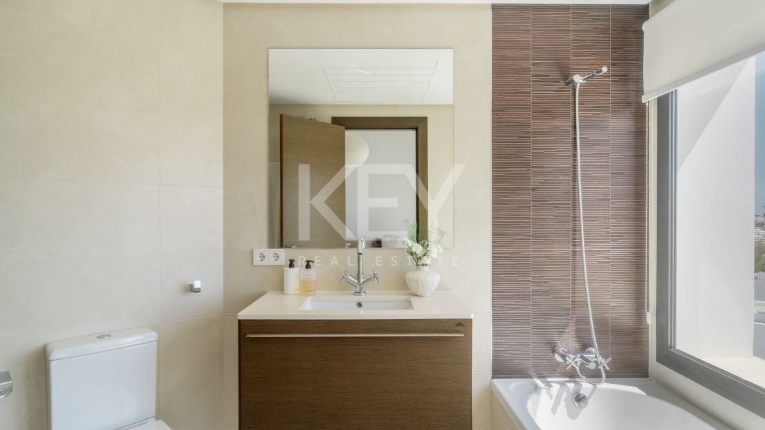 Modern villa with panoramic views in Benahavís