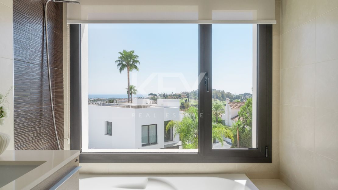 Modern villa with panoramic views in Benahavís