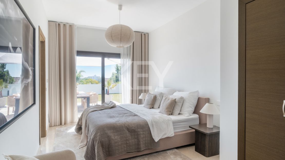 Modern villa with panoramic views in Benahavís