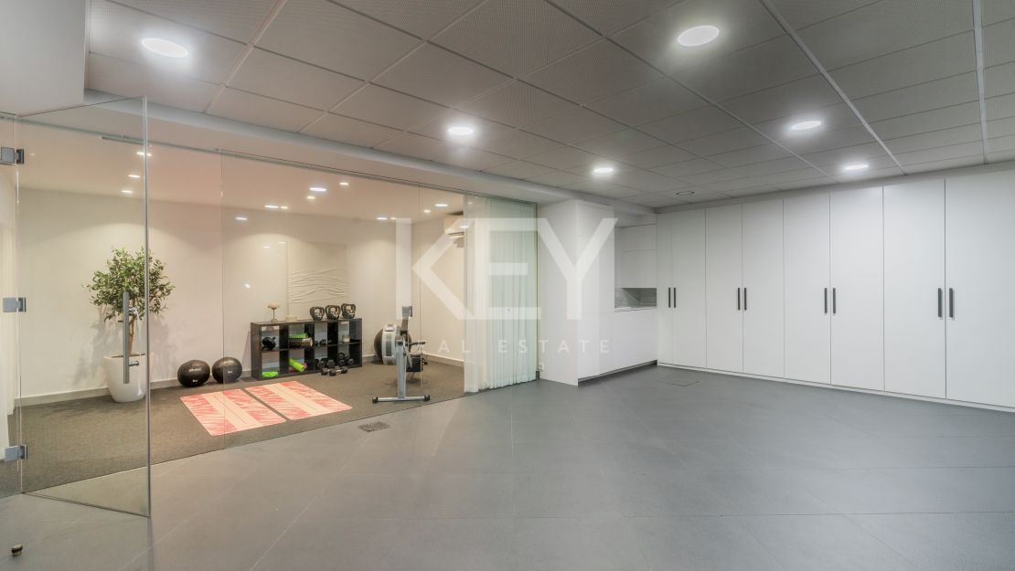 Modern villa with panoramic views in Benahavís