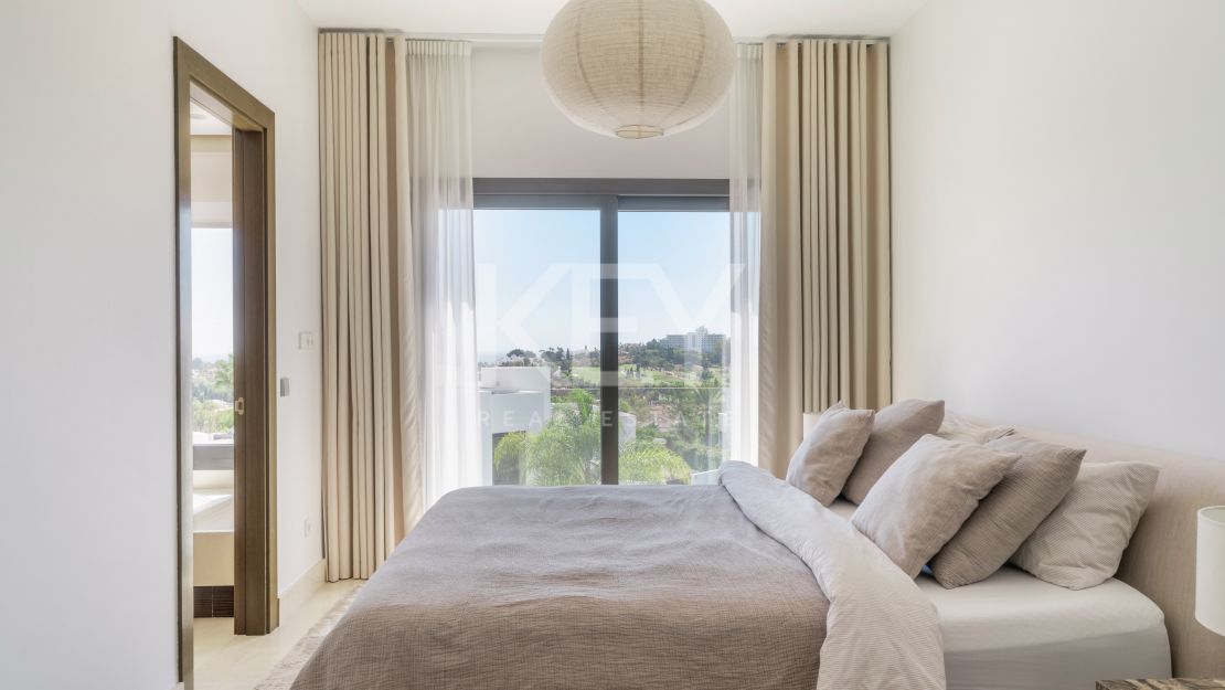 Modern villa with panoramic views in Benahavís