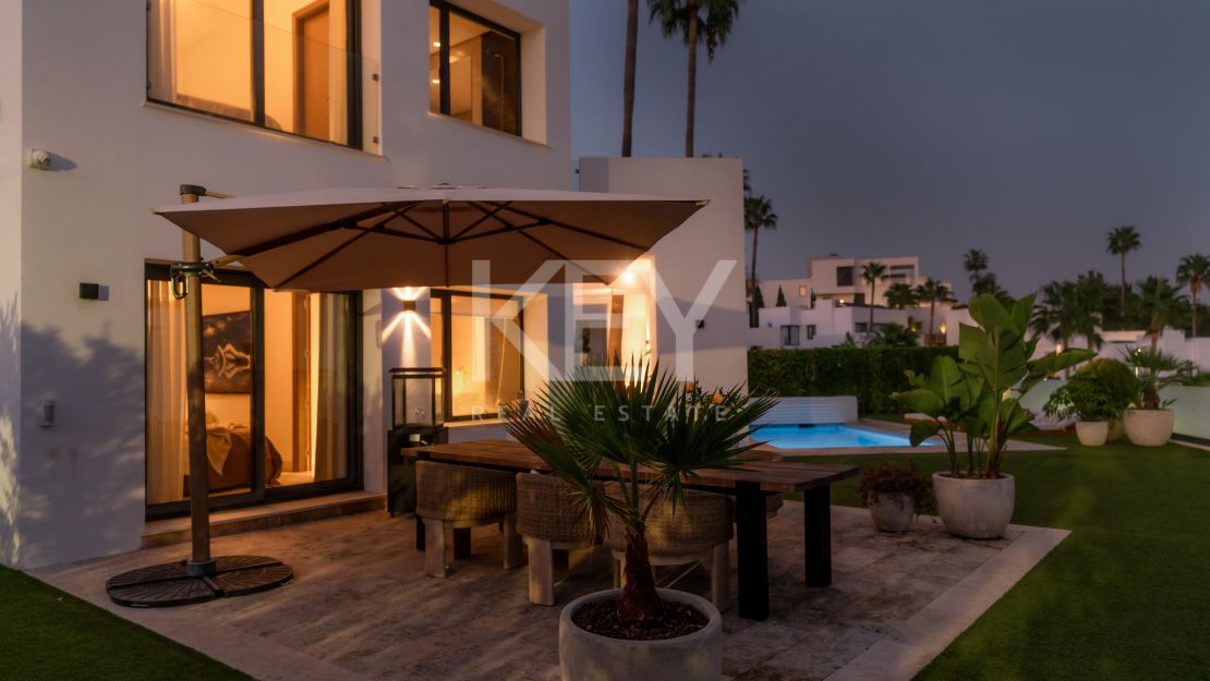 Modern villa with panoramic views in Benahavís