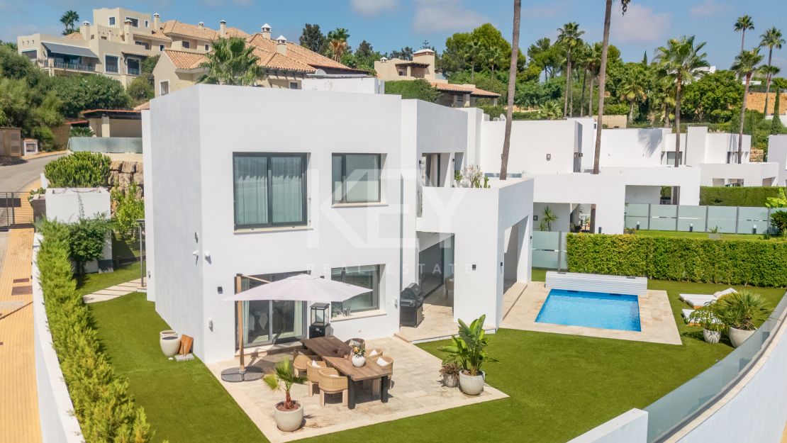 Modern villa with panoramic views in Benahavís