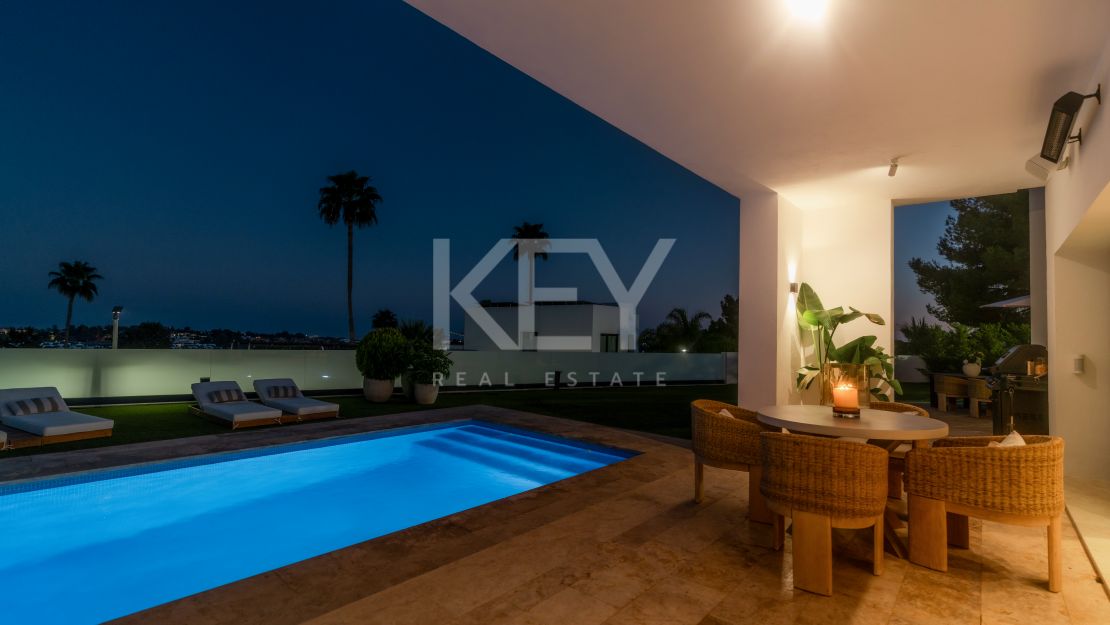 Modern villa with panoramic views in Benahavís