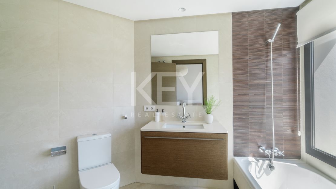 Modern villa with panoramic views in Benahavís