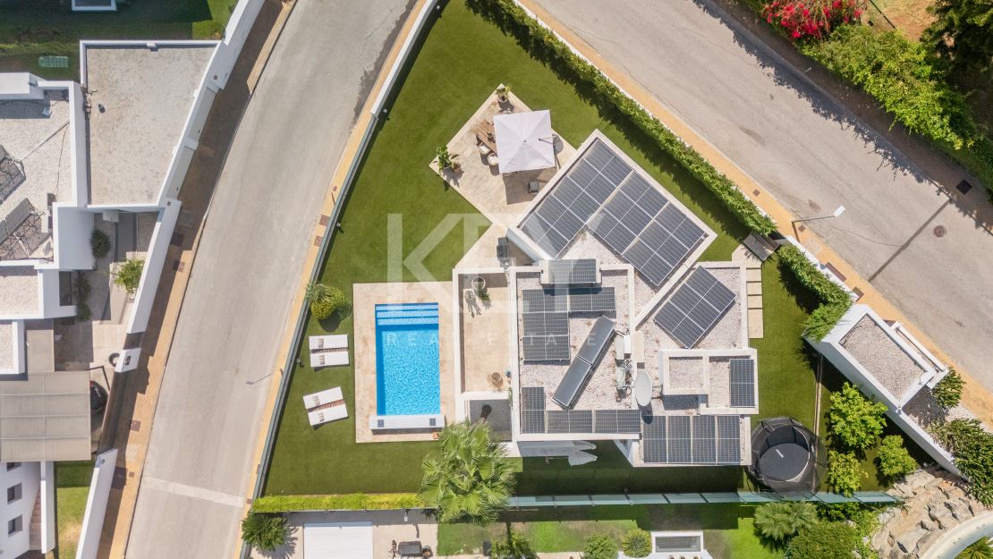 Modern villa with panoramic views in Benahavís