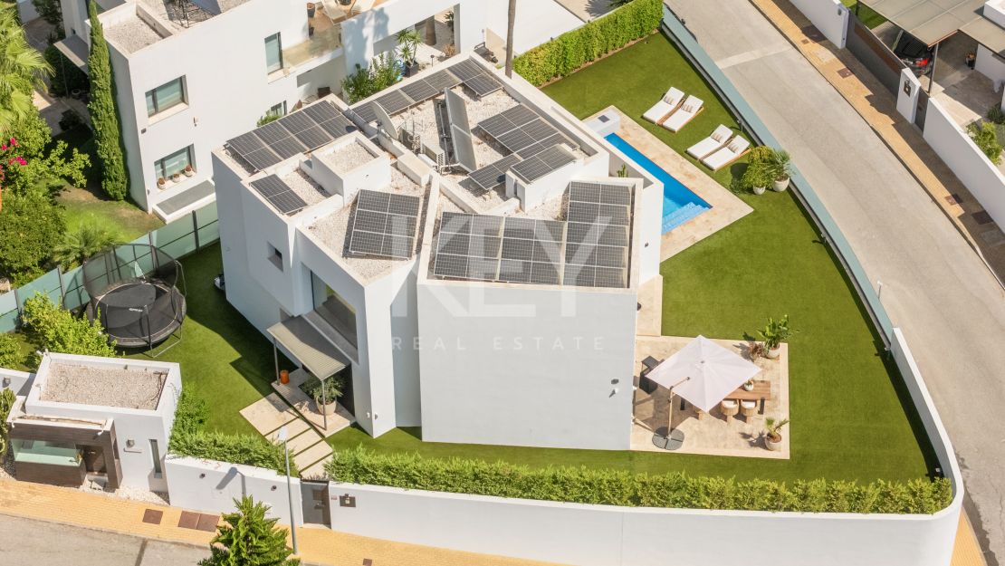 Modern villa with panoramic views in Benahavís