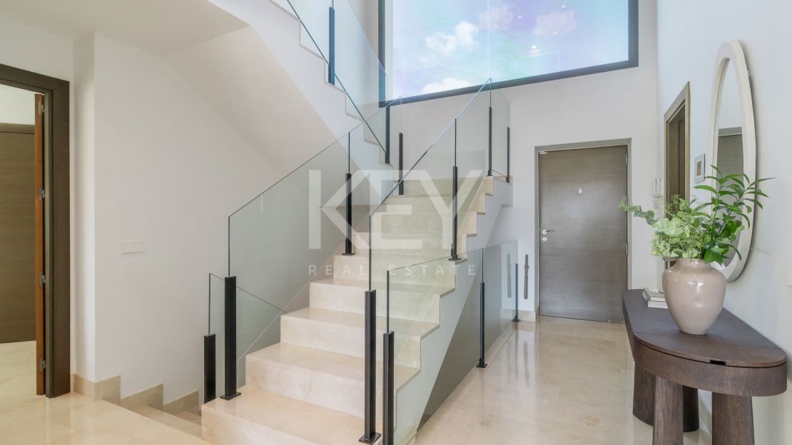 Modern villa with panoramic views in Benahavís