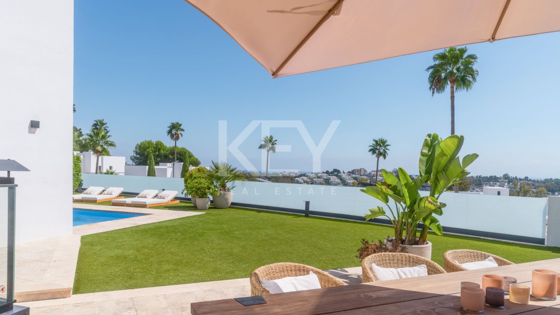 Modern villa with panoramic views in Benahavís