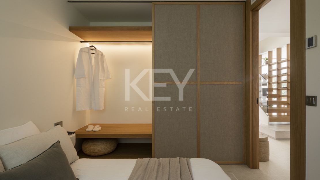 Stylish renovated townhouse with sea and mountain views in Aloha