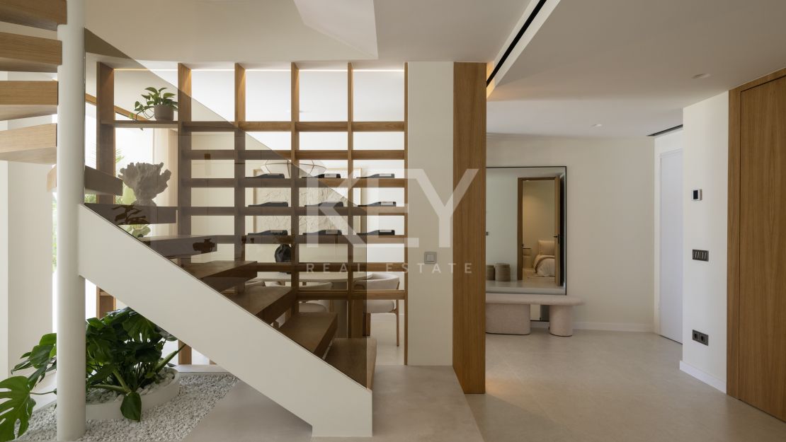 Stylish renovated townhouse with sea and mountain views in Aloha