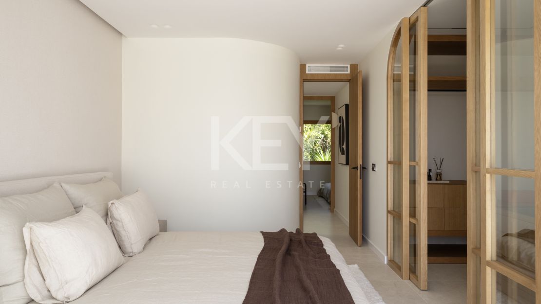 Stylish renovated townhouse with sea and mountain views in Aloha